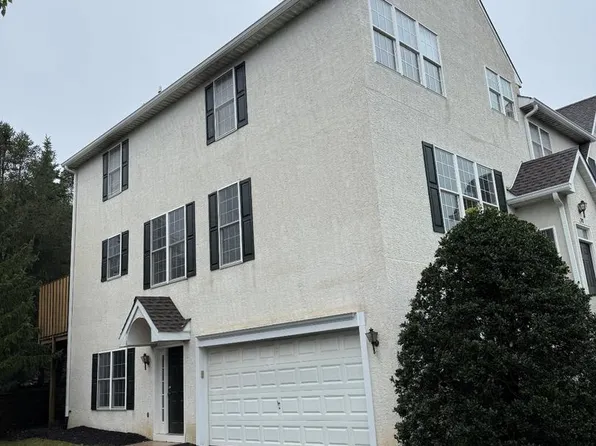 701 Whispering Brooke Dr, Newtown Square, PA 19073