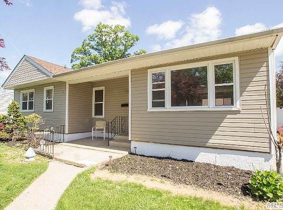 2nd image of 720 Carlyle Ave