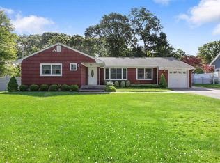 51 Beachfern Rd, Center Moriches, NY 11934