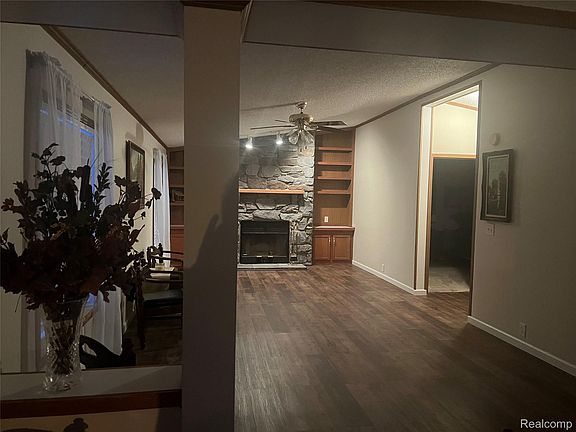 4th image of 222 Chestnut St NE