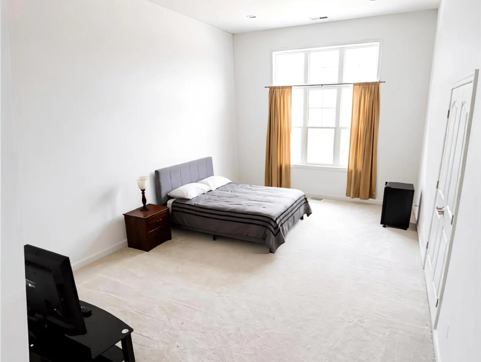 4 bed, 4.0 bath, 3000 sqft, $979 — Photo 1