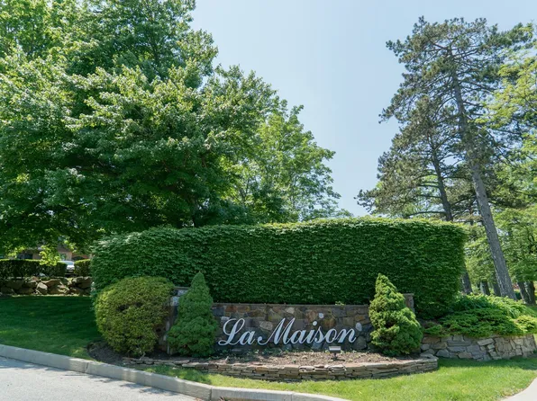 La Maison Apartments