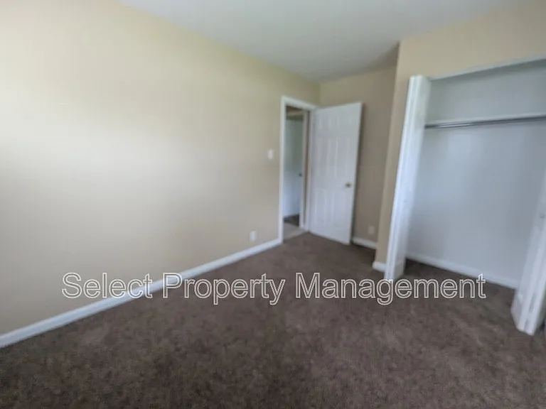 926 Houston Dr — Photo 16