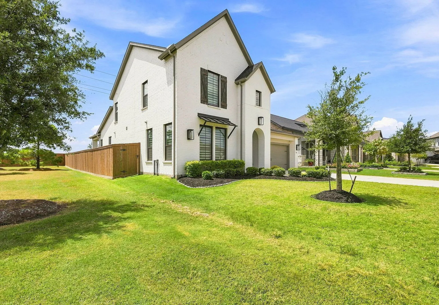 5 bed, 3.0 bath, 2545 sqft, $3,000 — Photo 3