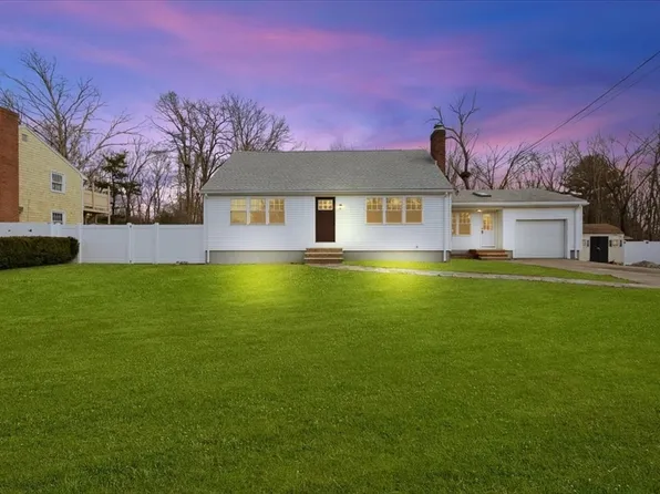 11 Wildwood Ave, Taunton, MA 02780