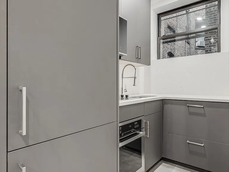 105 Mac Donough St #8 — Photo 2