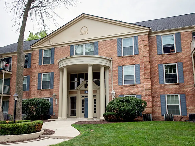 Fountain Lake Apartment Homes — Photo 11