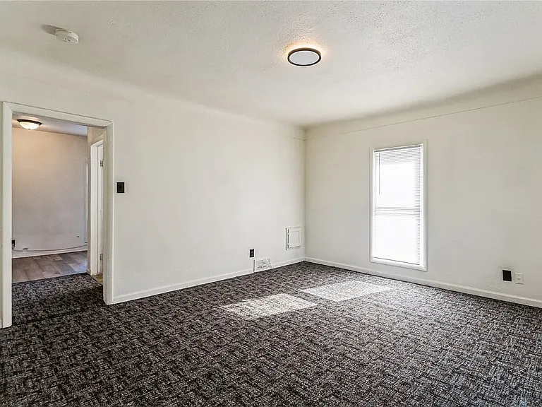 1613 A Ave NE #1 — Photo 5