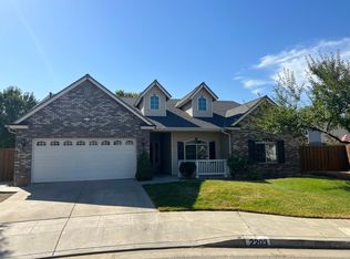 2203 E Goshen Ave, Fresno, CA