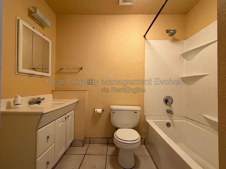 8916 N 11th St #A — Photo 12