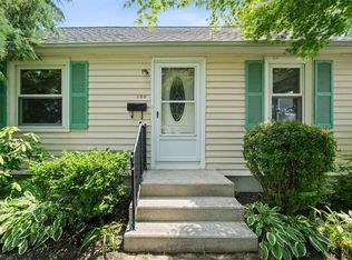 100 Betsey Williams Dr, Warwick, RI 02889