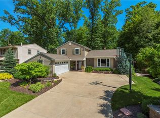 27098 Bellevue Dr, North Olmsted, OH 44070