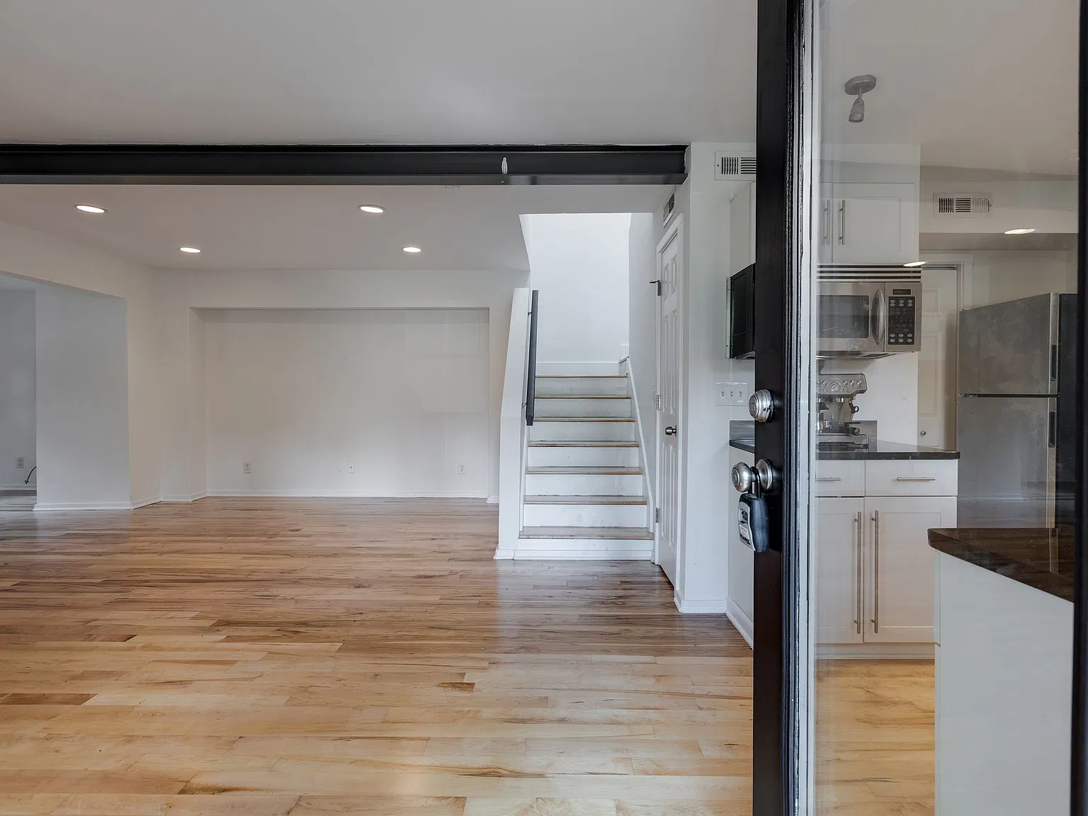 2 bed, 2.5 bath, 1496 sqft, $2,700 — Photo 3