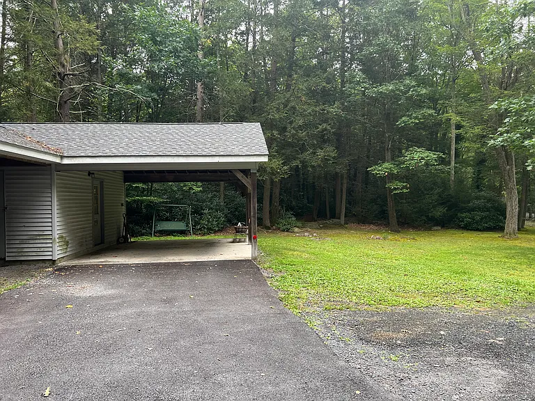 130 Red Barn Ln — Photo 3