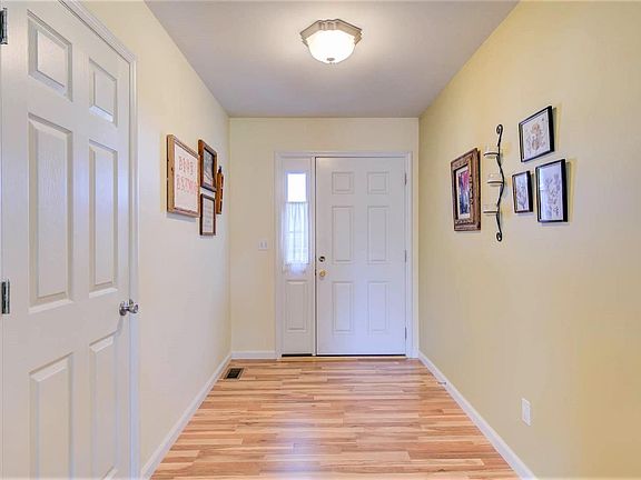 4th image of 370 Cuivre Valley Dr