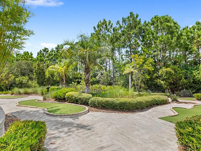 154 Captiva Dr — Photo 33