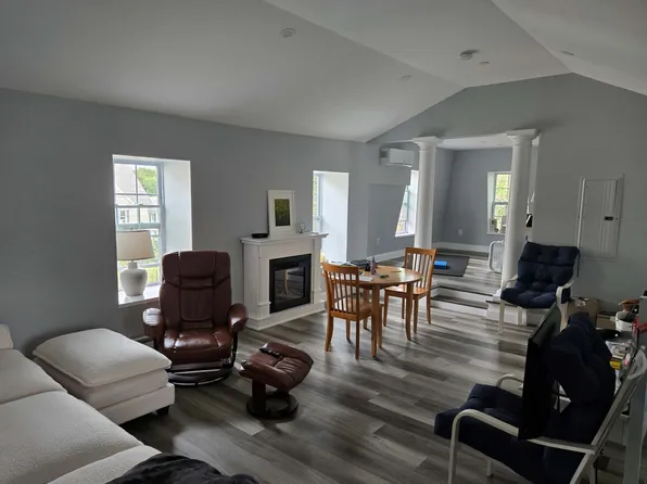 726 Hale St APT 3, Beverly, MA 01915