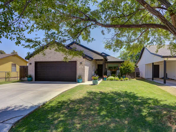 610 Walnut St, Idalou, TX 79329