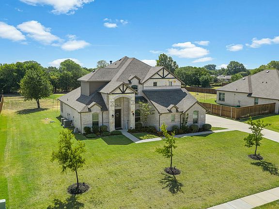 4th image of 360 Crystal Lake Ln