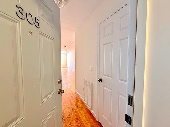 3rd image of 135 38th St #701
