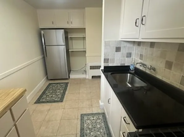 10 Bacon St APT 5, Waltham, MA 02451