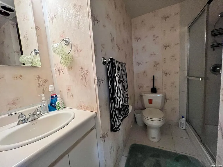 35 Willis Ave — Photo 22