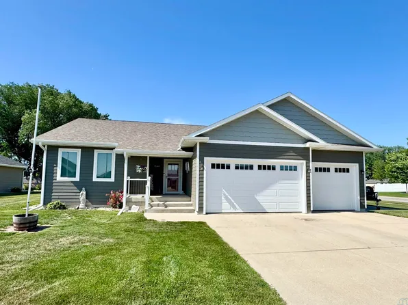 1540 Rockwell Trl, Vermillion, SD 57069