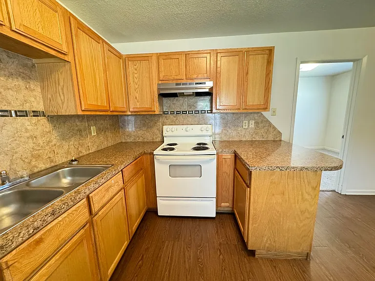 219 Hold Street — Photo 5