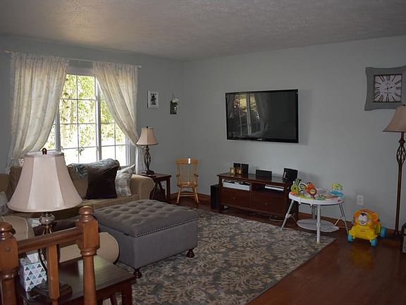 2nd image of 114 Lochinver Dr