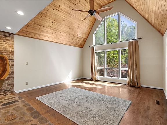 3rd image of 105 Spoon Ct