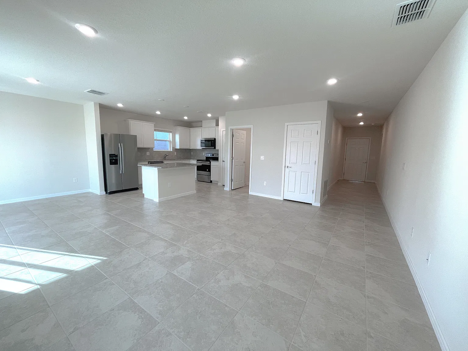 3 bed, 1447 sqft, $1,990 — Photo 2