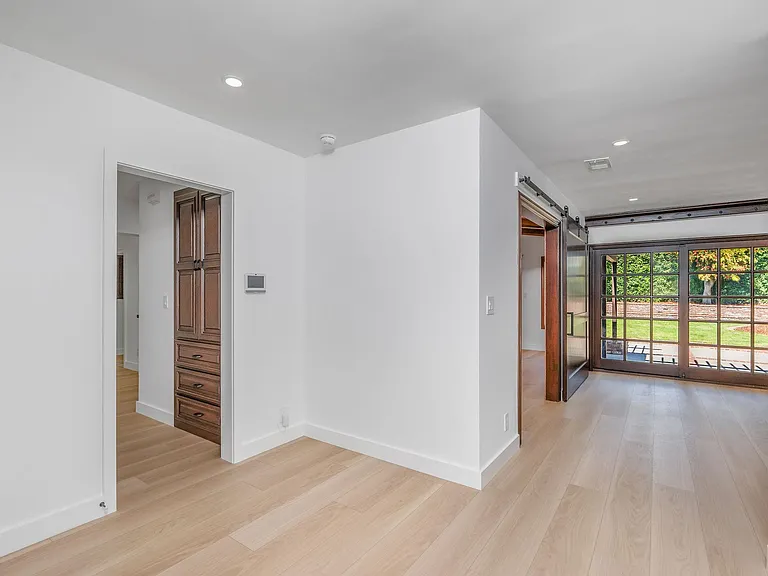1314 Glenavon Ave — Photo 5