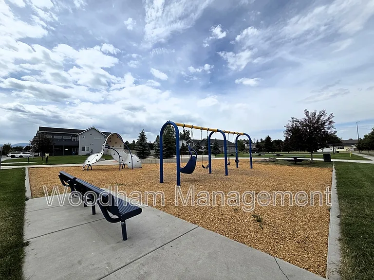 3026 W Villard St #F — Photo 25