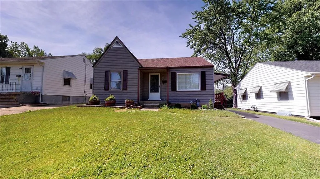 9 Maple Ct photo 1