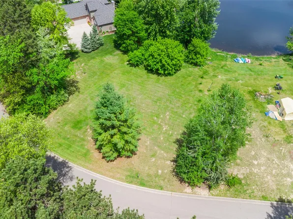 9076 Pineview Lake Ct, Linden, MI 48451