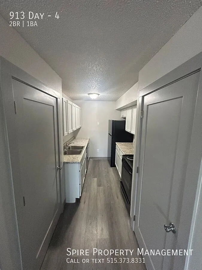 2 Bed Renovated Unit In Des Moines with No Steps! — Photo 2