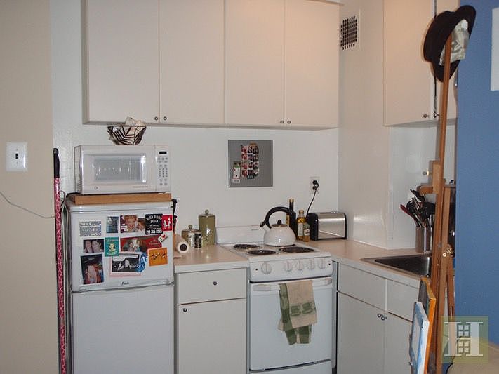 2nd image of 158 E 91st St #6B