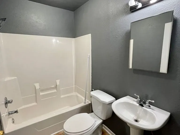 317 Grandview Ave — Photo 7