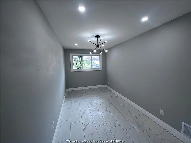 1953 Lepain Cres #LOWER — Photo 9