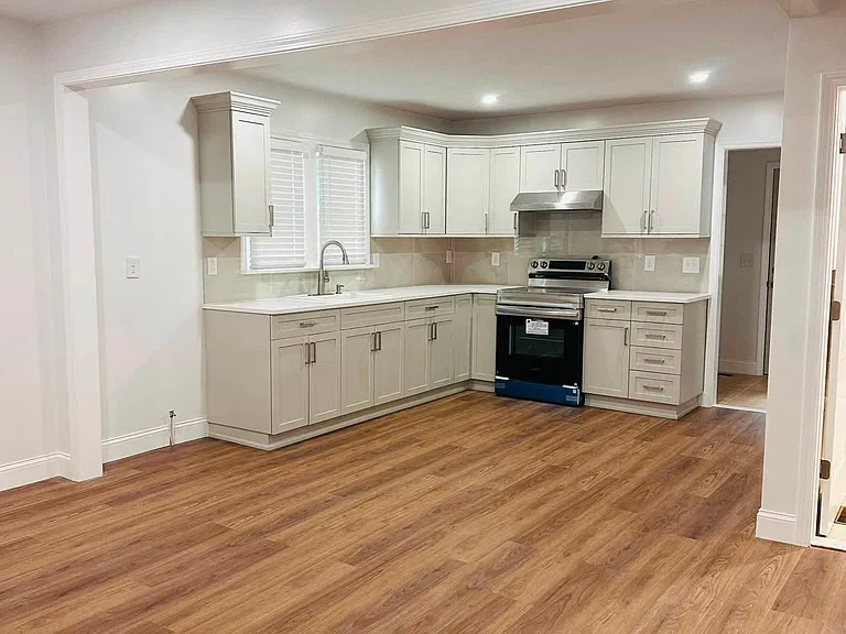 1015 Frederick St — Photo 2