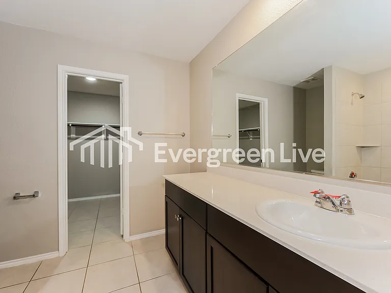 1021 Crestview Dr — Photo 8