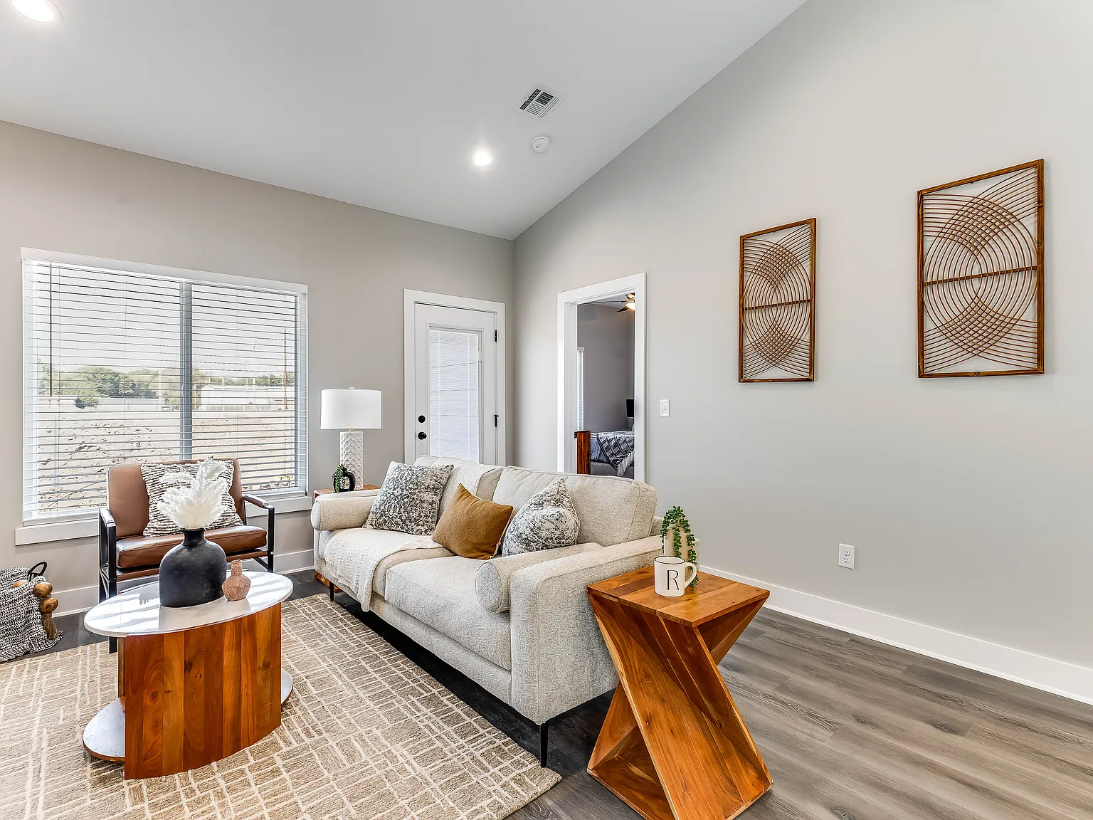 4 bed, 1347 sqft, $1,725 — Photo 3