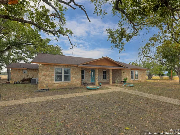 3136 Bolton, Marion, TX 78124