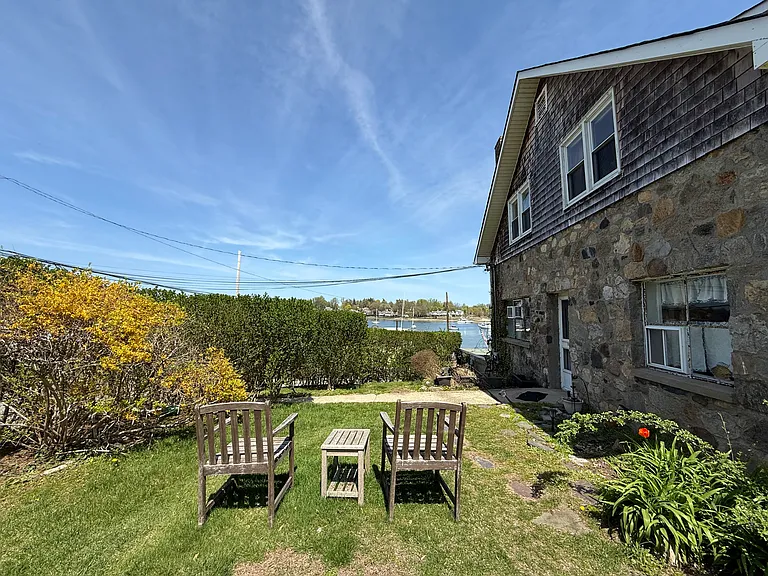 293 W Shore Rd #4 — Photo 12
