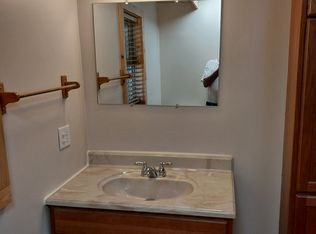 203 & 1/2 E John St, Syracuse, IN