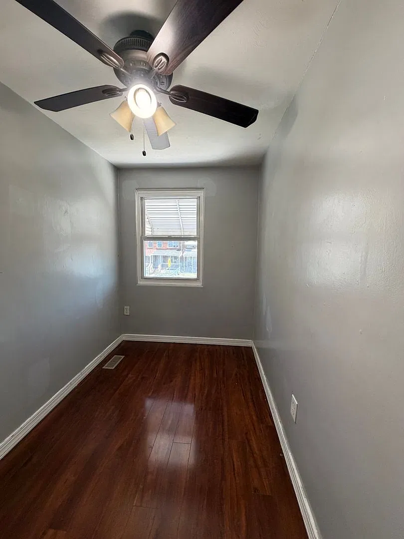 Townhouse For Rent In Dundalk — Photo 4
