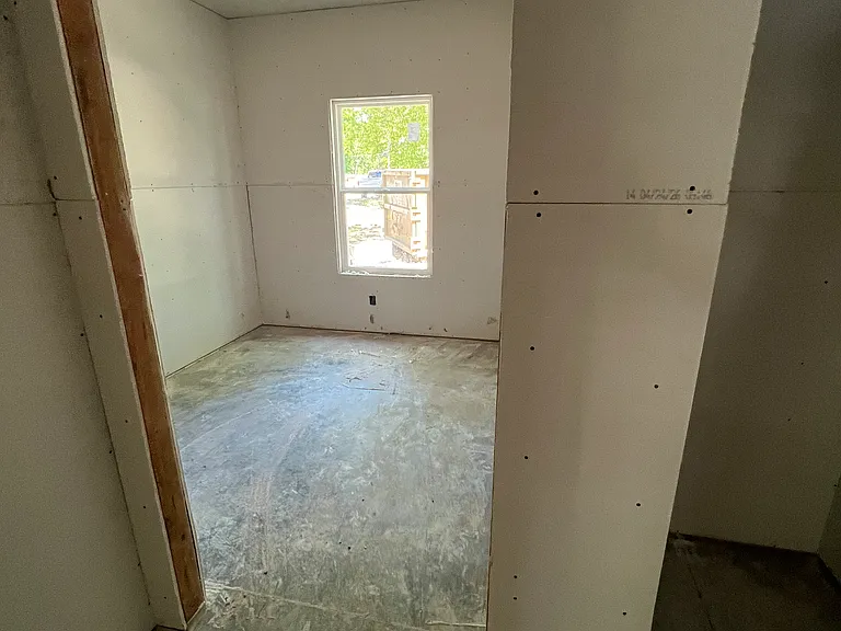 400 E 2nd St — Photo 5