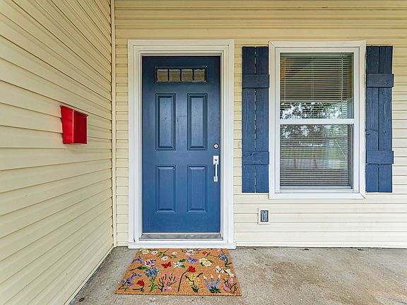 2nd image of 1033 N Fremont Avenue