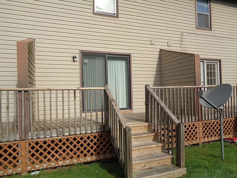 138 Adams Ln — Photo 2