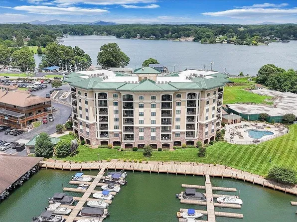 100 Bridgewater Pointe Pl Unit 303, Moneta, VA 24121